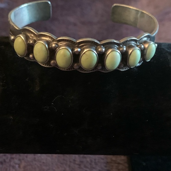 Vintage Navajo Cuff signed “Linda Johnson” - Picture 2 of 8